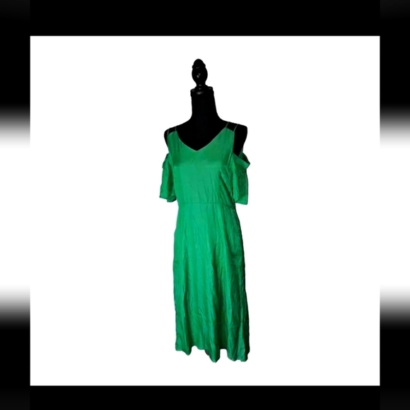 Christy & Co Dresses & Skirts - Christy & Co Emerald Green Maxi Dress Size Medium Off Shoulder Pockets NWT B21#7